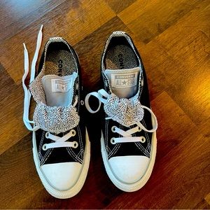 Converse spotted double tongue chucks size  9 NWOT